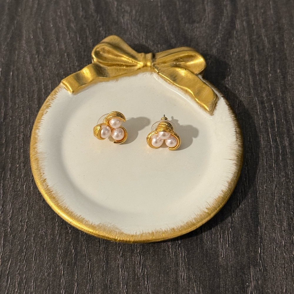 Avon Elegant Gold and Pearl Cluster Earrings